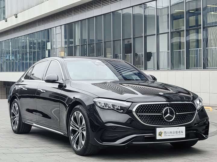 Фото 4 - Mercedes-Benz E-Class