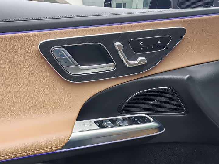 Фото 9 - Mercedes-Benz E-Class