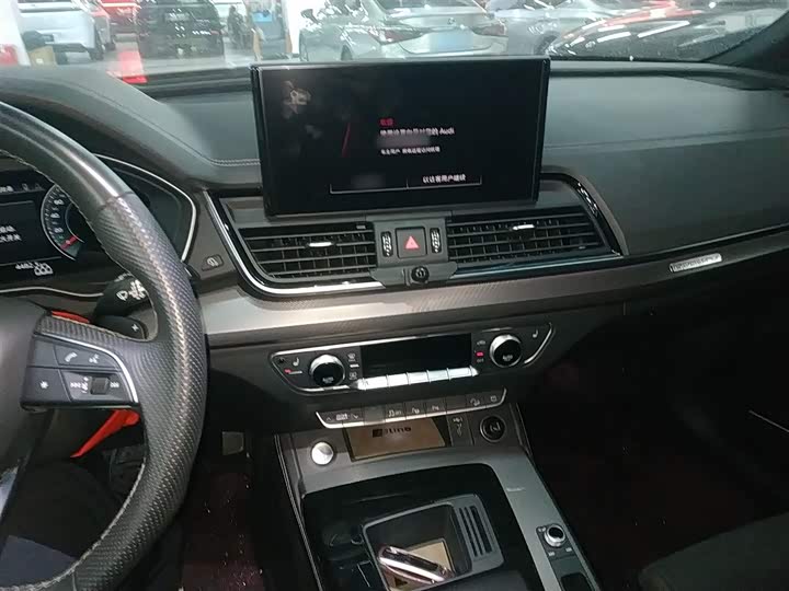 Фото 10 - Audi Q5L Sportback