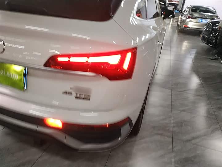 Фото 8 - Audi Q5L Sportback