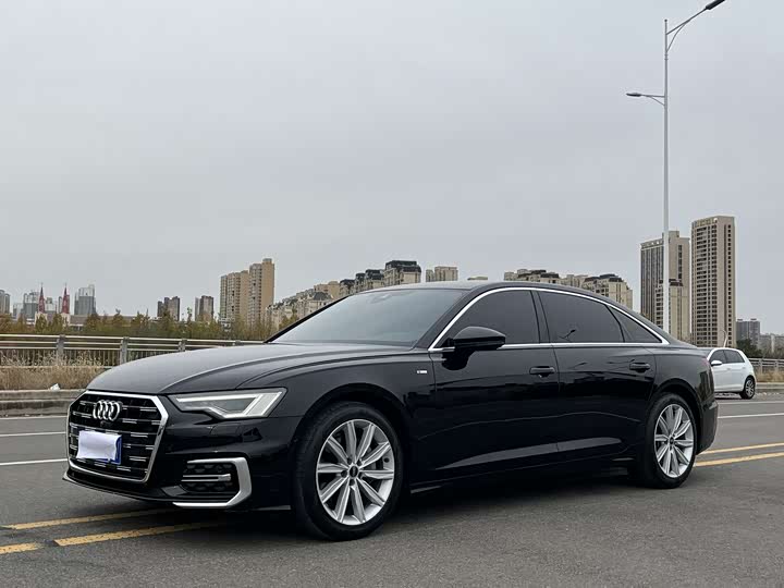 Фото 1 - Audi A6L