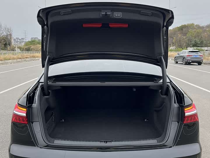 Фото 10 - Audi A6L