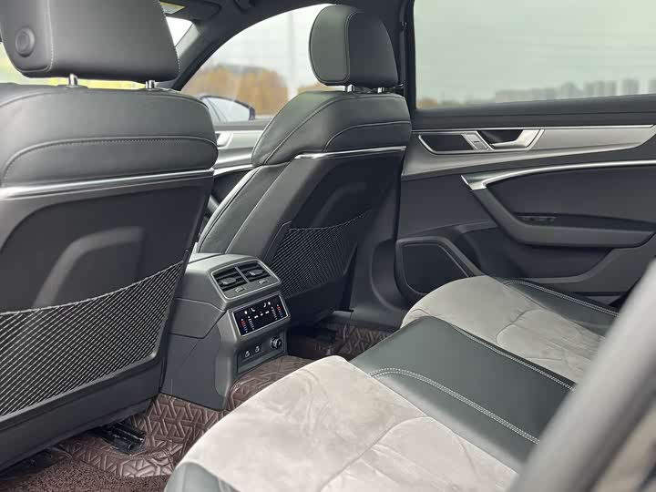 Фото 11 - Audi A6L