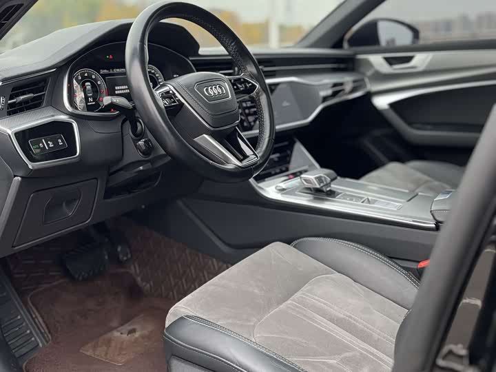 Фото 12 - Audi A6L