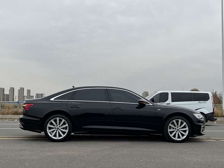 Фото 4 - Audi A6L