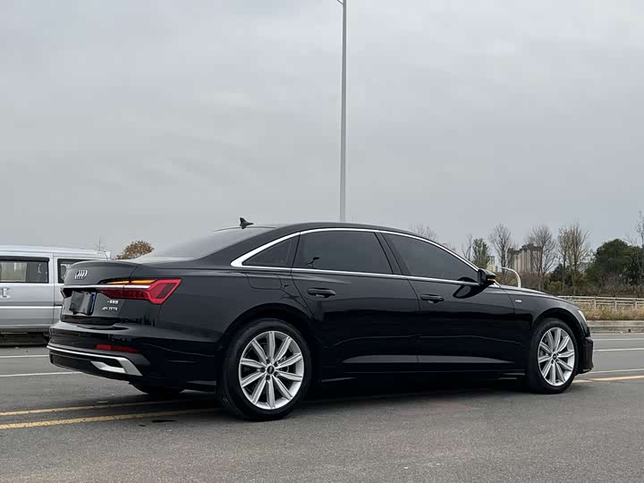 Фото 5 - Audi A6L