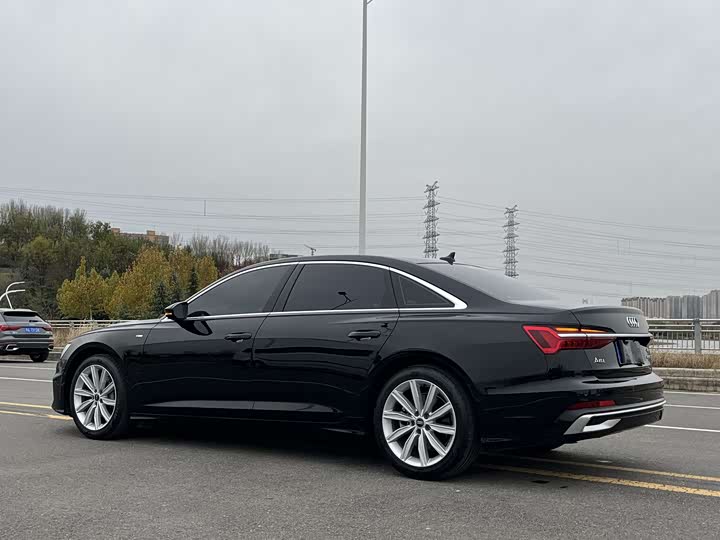 Фото 6 - Audi A6L
