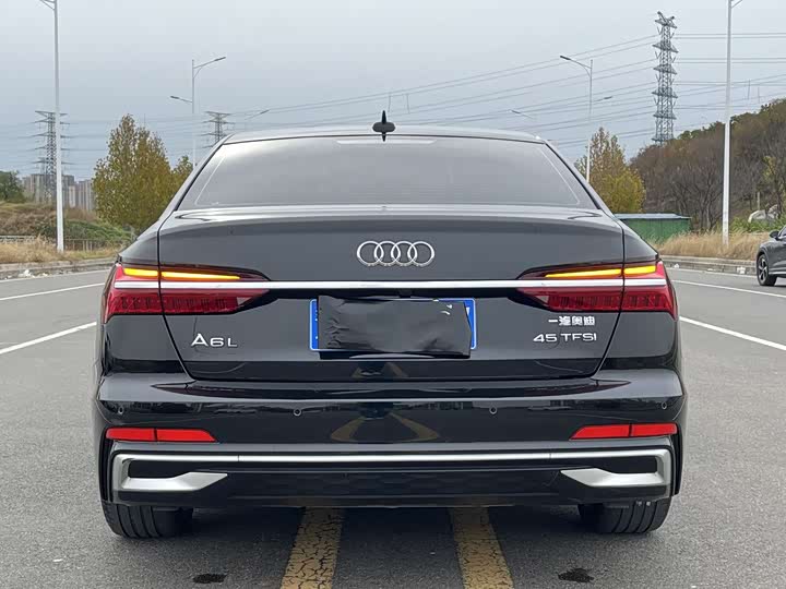 Фото 7 - Audi A6L