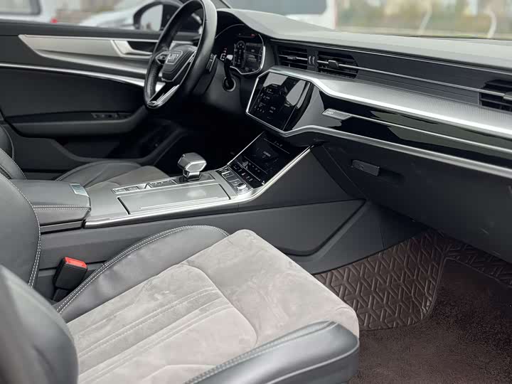 Фото 9 - Audi A6L