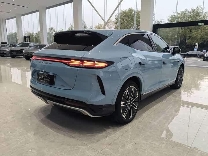 Фото 11 - Denza N7