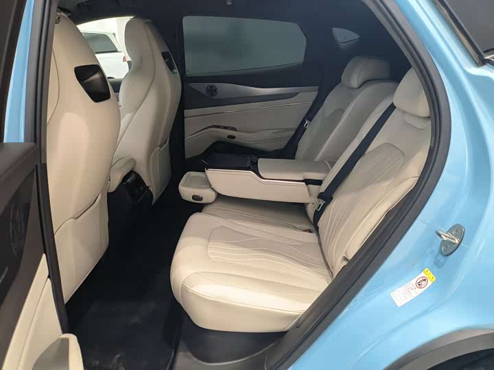 Фото 5 - Denza N7