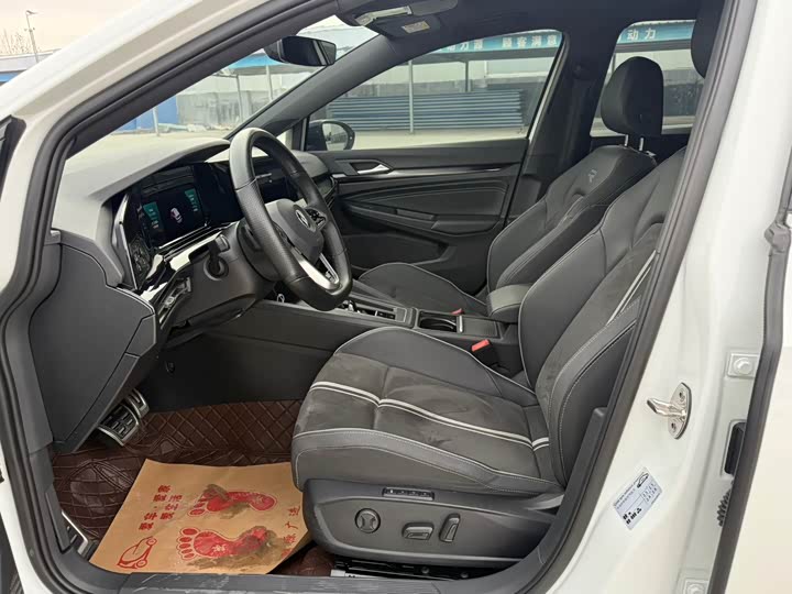 Фото 13 - Volkswagen Golf