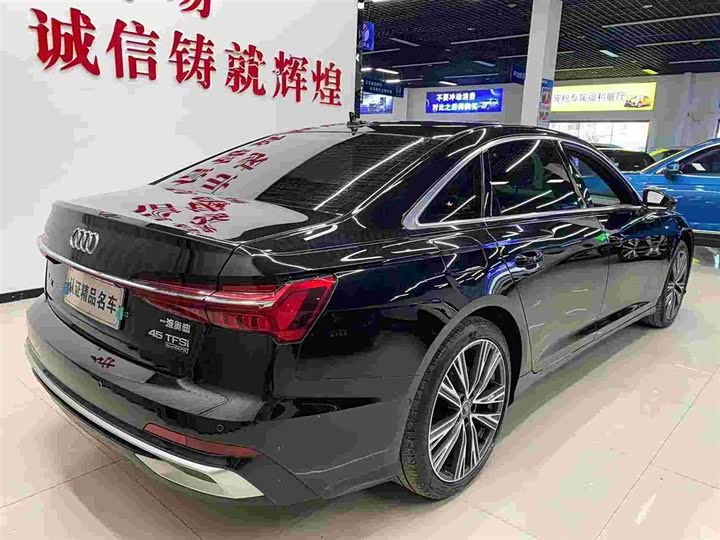 Фото 4 - Audi A6L