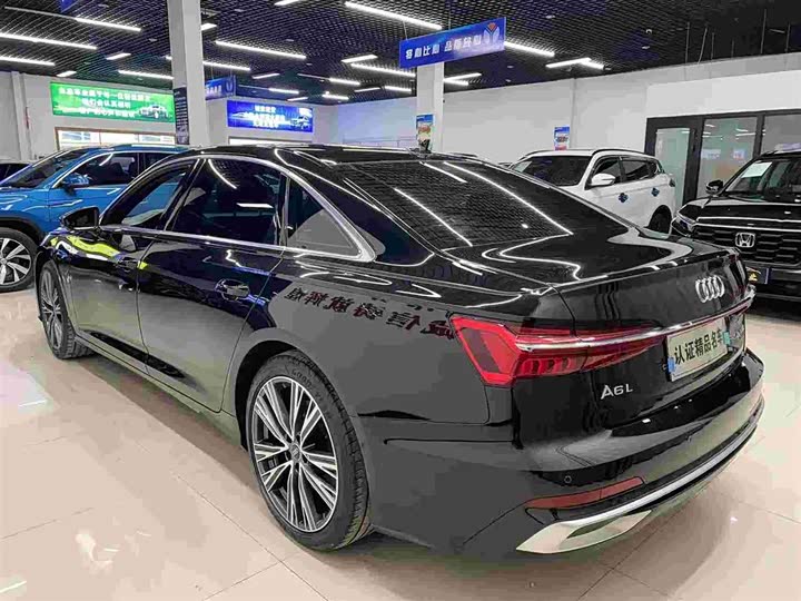 Фото 6 - Audi A6L