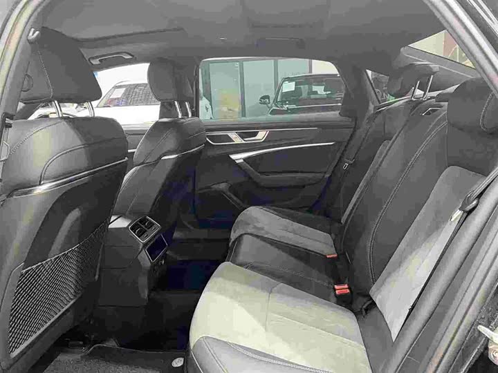 Фото 9 - Audi A6L