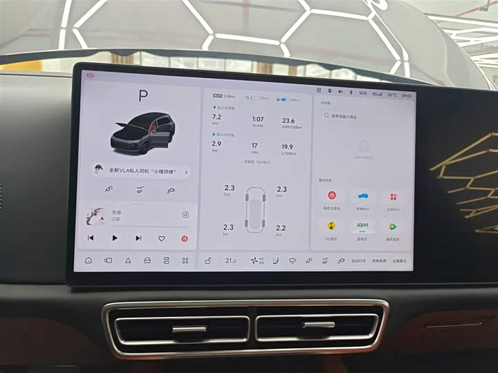 Фото 12 - LiXiang L8