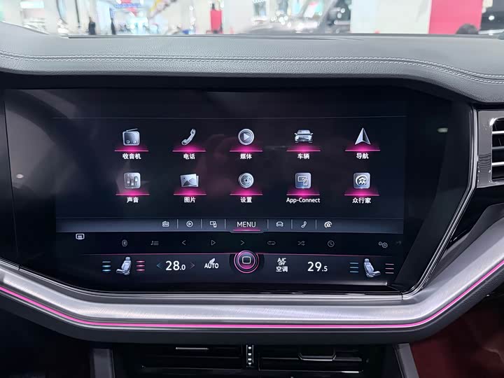 Фото 16 - Volkswagen Touareg