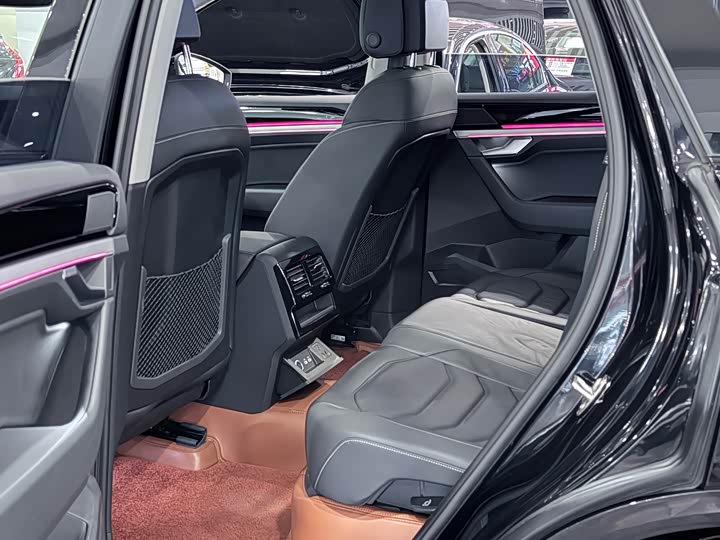 Фото 7 - Volkswagen Touareg