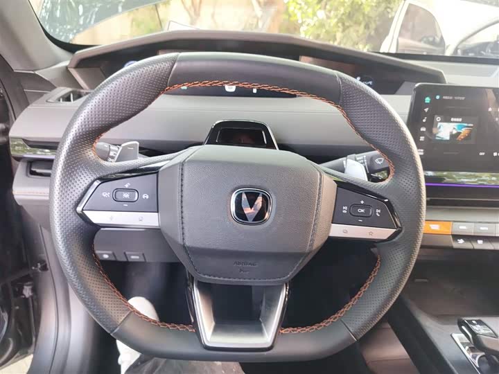 Фото 11 - Changan UNI-V