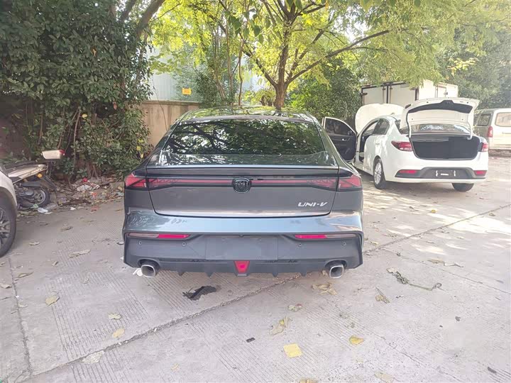 Фото 6 - Changan UNI-V