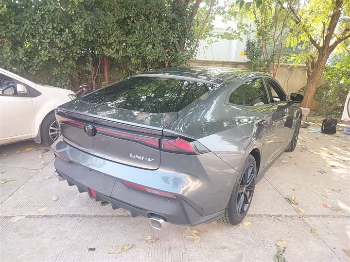 Фото 7 - Changan UNI-V