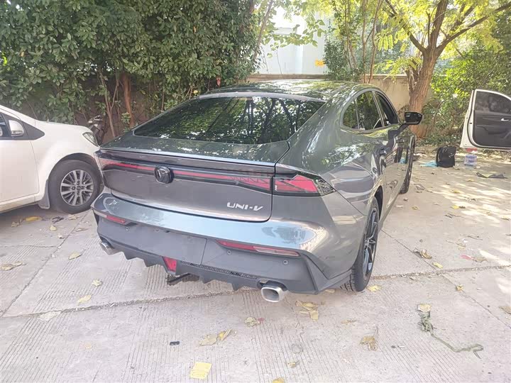 Фото 8 - Changan UNI-V