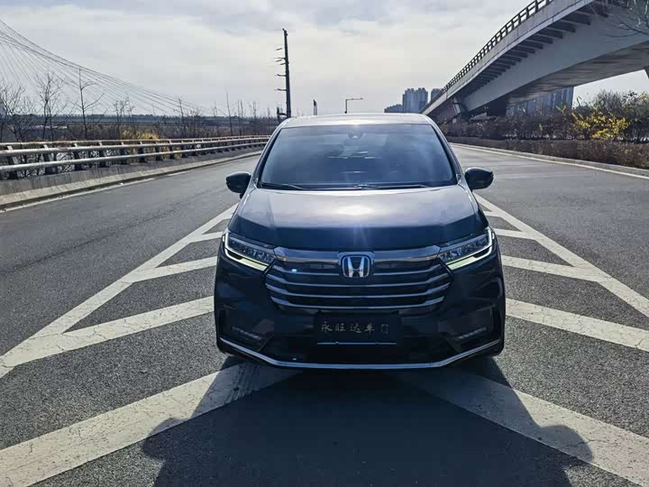 Фото 2 - Honda Odyssey