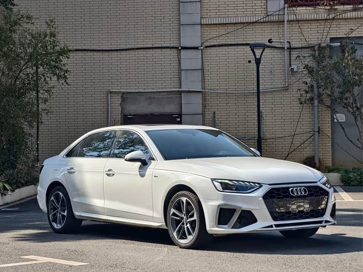 Фото 1 - Audi A4L