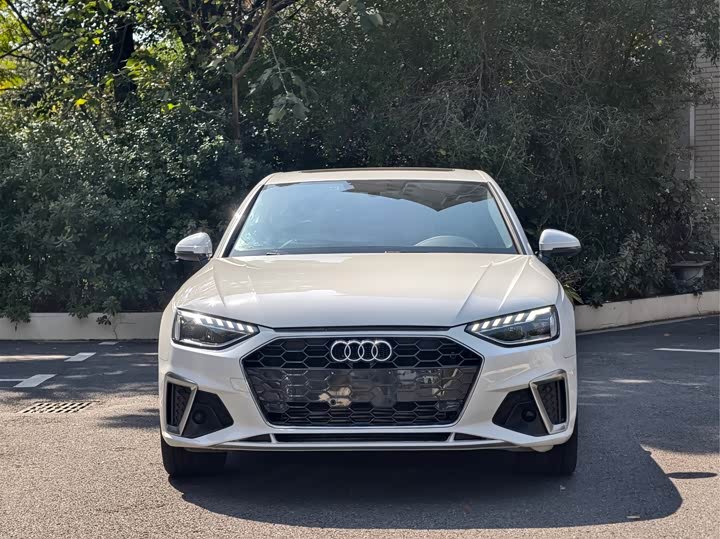 Фото 2 - Audi A4L