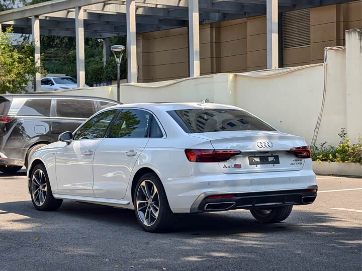 Фото 8 - Audi A4L