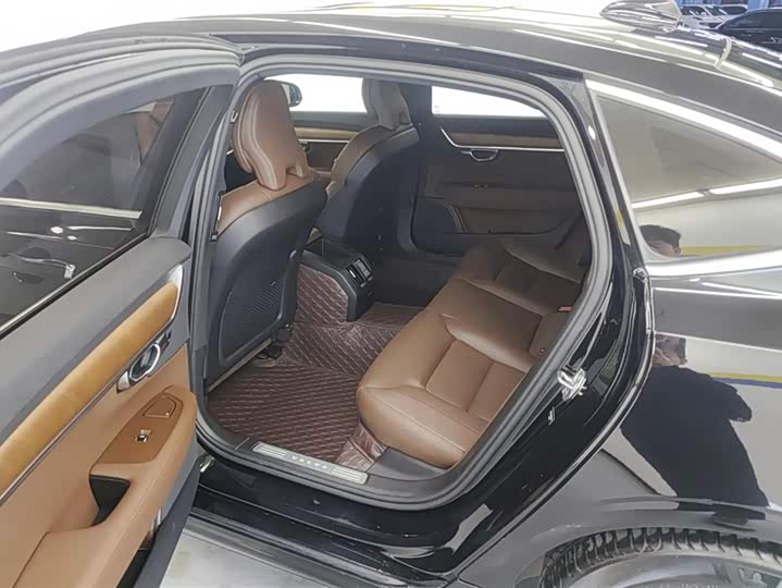 Фото 11 - Volvo S90