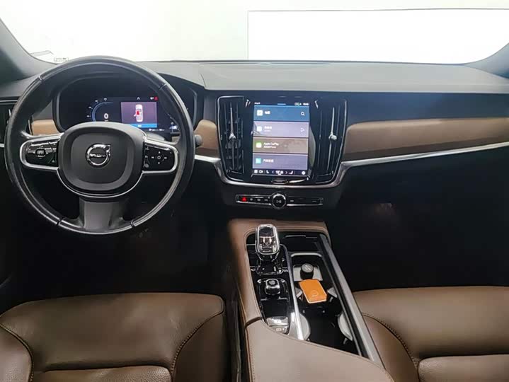 Фото 12 - Volvo S90