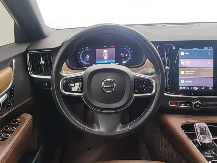 Фото 15 - Volvo S90