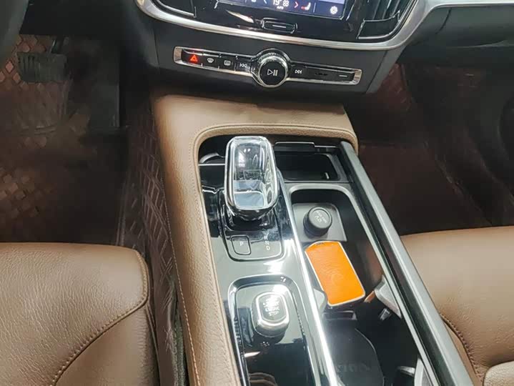 Фото 16 - Volvo S90