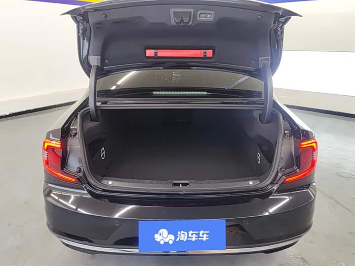 Фото 4 - Volvo S90