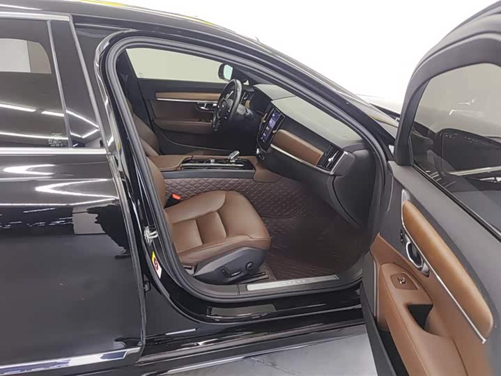 Фото 8 - Volvo S90