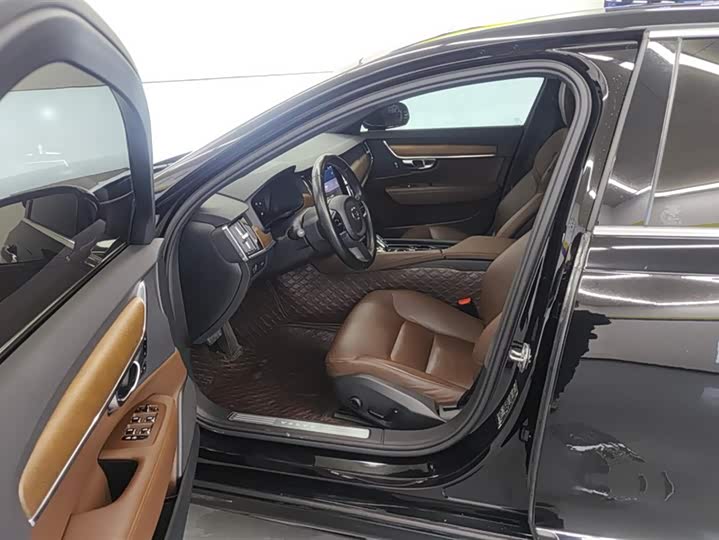 Фото 9 - Volvo S90