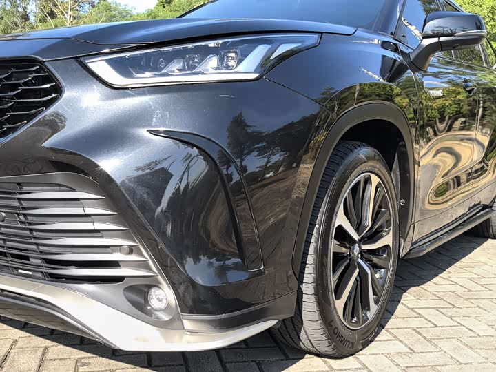 Фото 10 - Toyota Crown Kluger