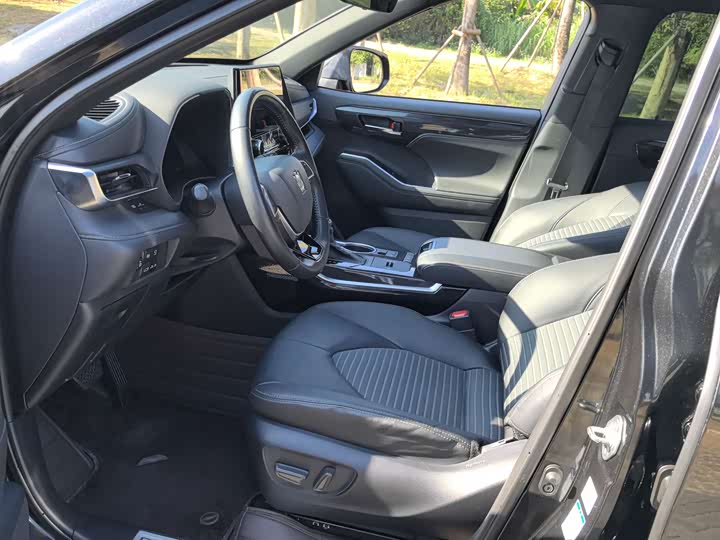 Фото 11 - Toyota Crown Kluger