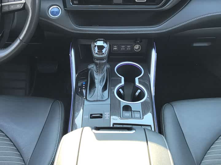 Фото 15 - Toyota Crown Kluger