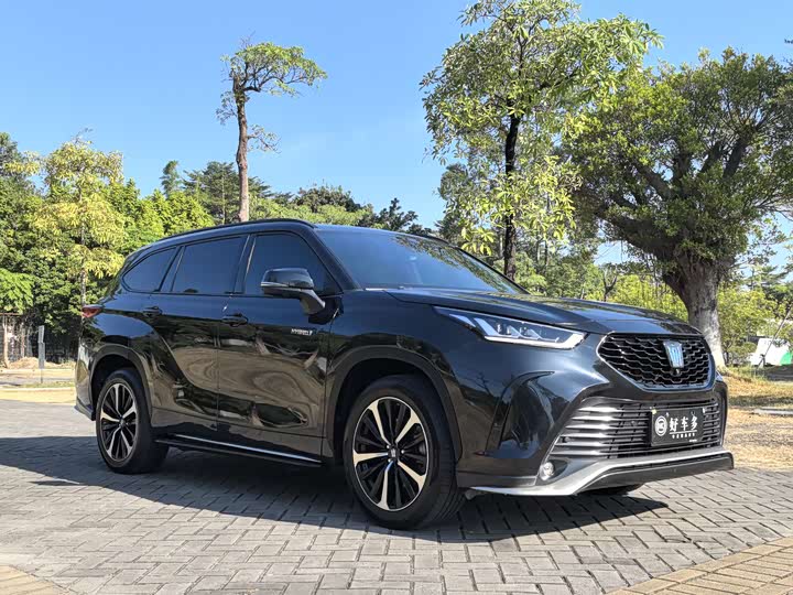 Фото 3 - Toyota Crown Kluger