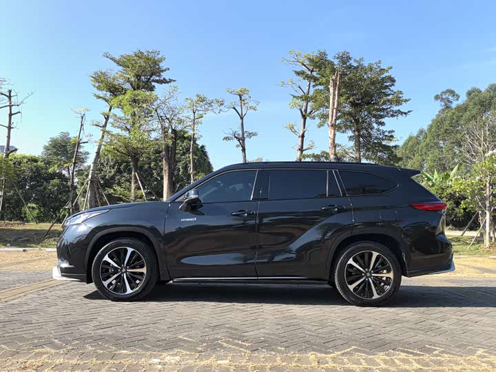 Фото 4 - Toyota Crown Kluger