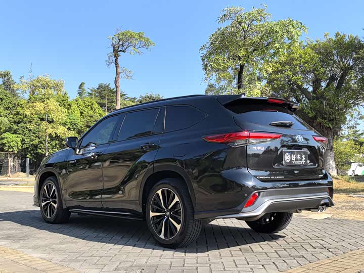 Фото 7 - Toyota Crown Kluger