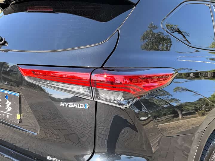 Фото 9 - Toyota Crown Kluger