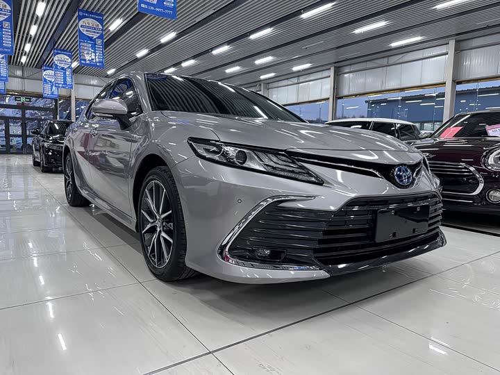 Фото 3 - Toyota Camry