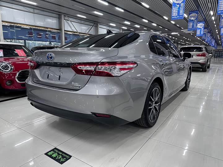 Фото 6 - Toyota Camry