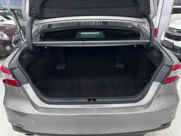 Фото 9 - Toyota Camry