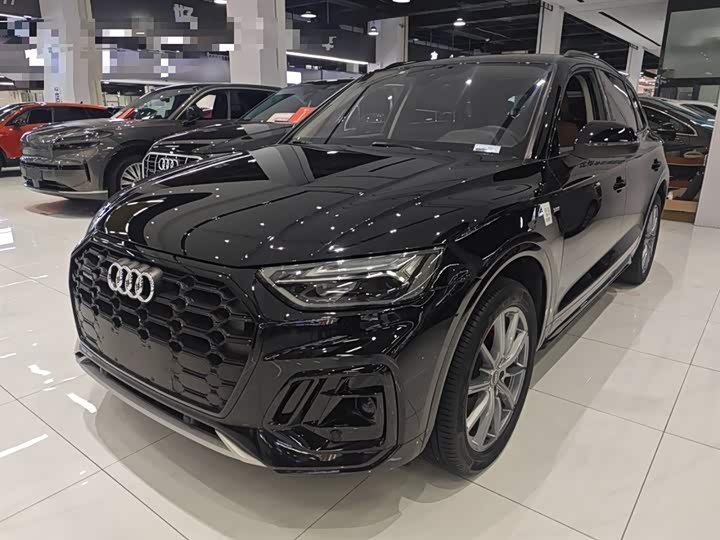 Фото 1 - Audi Q5L