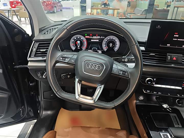Фото 11 - Audi Q5L
