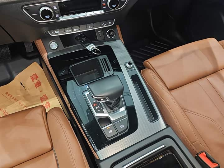 Фото 14 - Audi Q5L